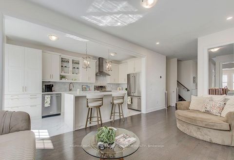 Photo 18 at 43 Drizzel Crescent, Oak Ridges, Richmond Hill