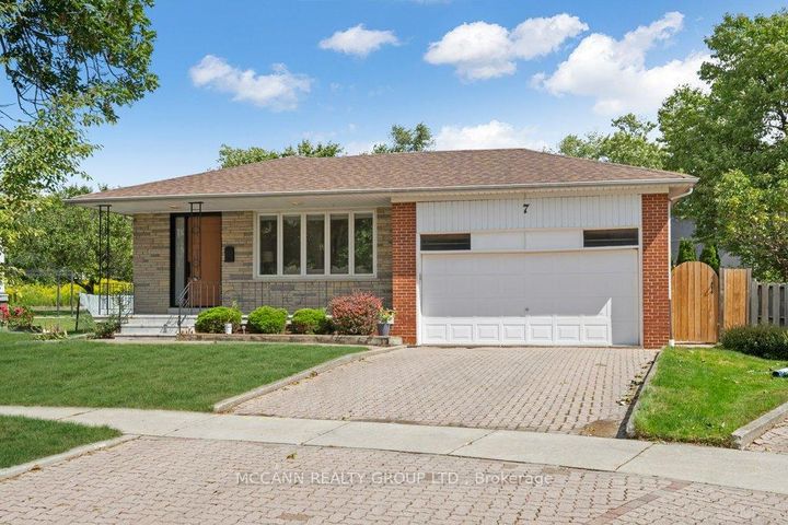 Photo 2 at 7 Carswell Place, Richview, Toronto