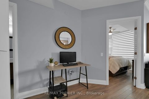 Photo 4 at 426 - 4800 Highway 7, East Woodbridge, Vaughan Photo 4 at 426 - 4800 Highway 7, East Woodbridge, Vaughan