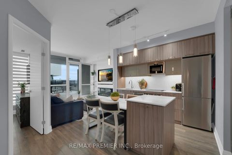 Photo 5 at 426 - 4800 Highway 7, East Woodbridge, Vaughan Photo 5 at 426 - 4800 Highway 7, East Woodbridge, Vaughan