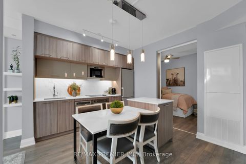 Photo 6 at 426 - 4800 Highway 7, East Woodbridge, Vaughan Photo 6 at 426 - 4800 Highway 7, East Woodbridge, Vaughan