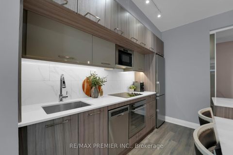 Photo 7 at 426 - 4800 Highway 7, East Woodbridge, Vaughan Photo 7 at 426 - 4800 Highway 7, East Woodbridge, Vaughan