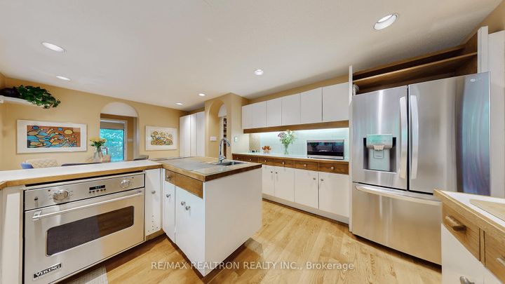 Photo 14 at 1 Vyner Road, Windfields, Toronto