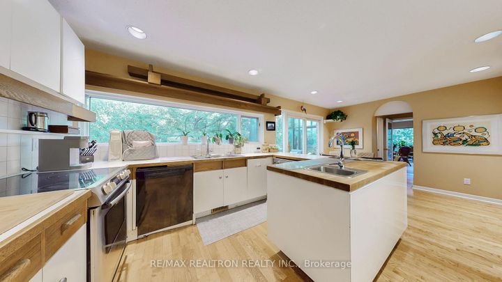 Photo 15 at 1 Vyner Road, Windfields, Toronto