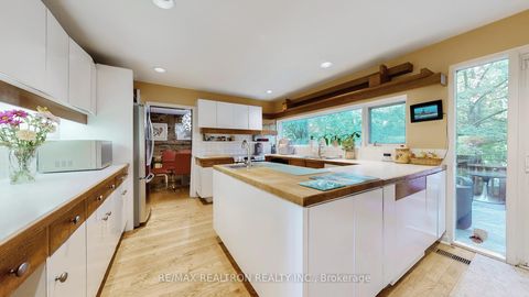 Photo 13 at 1 Vyner Road, Windfields, Toronto