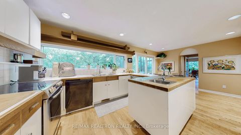 Photo 15 at 1 Vyner Road, Windfields, Toronto