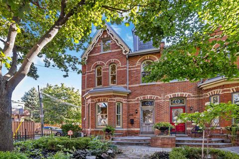 Photo 1 at 455 Ontario Street, Moss Park, Toronto