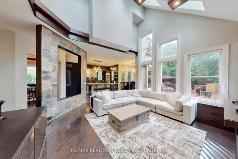 Photo 2 at 44 Tefley Road, Newtonbrook West, Toronto