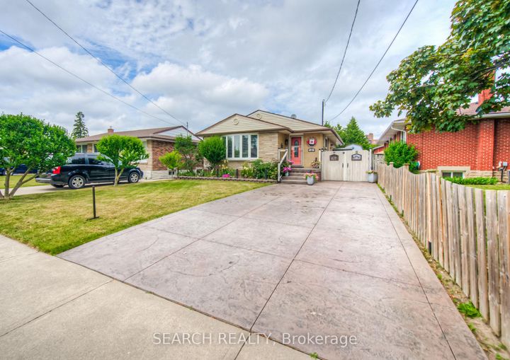 Photo 1 at 3 Kenwood Crescent, Huntington, Hamilton