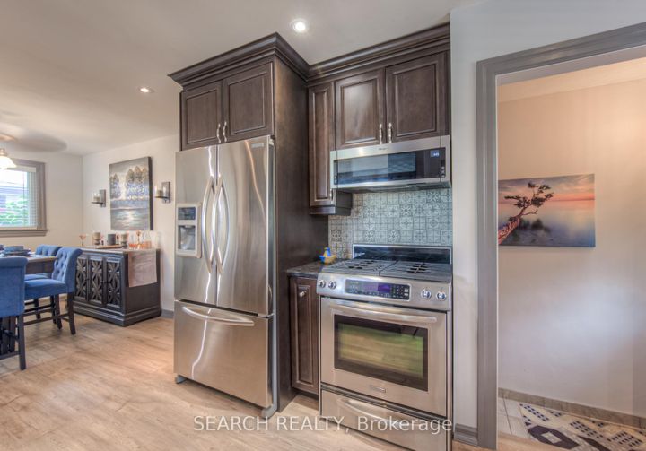 Photo 11 at 3 Kenwood Crescent, Huntington, Hamilton