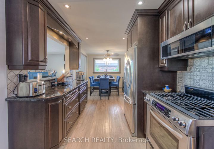 Photo 13 at 3 Kenwood Crescent, Huntington, Hamilton