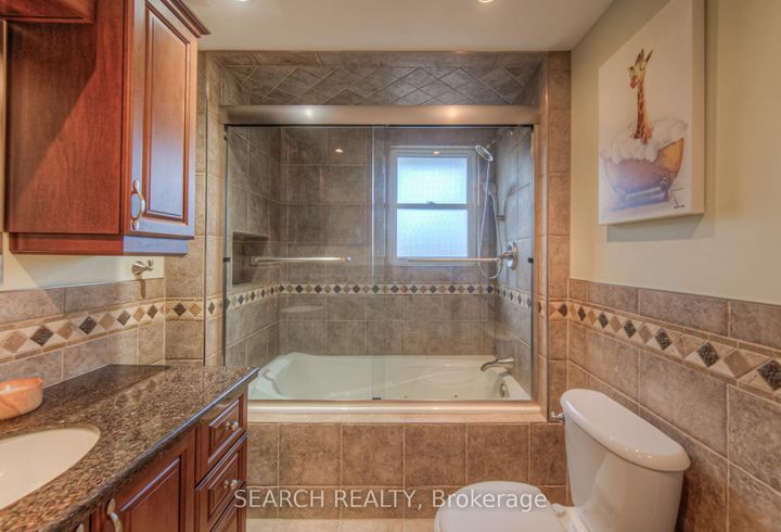 Photo 16 at 3 Kenwood Crescent, Huntington, Hamilton