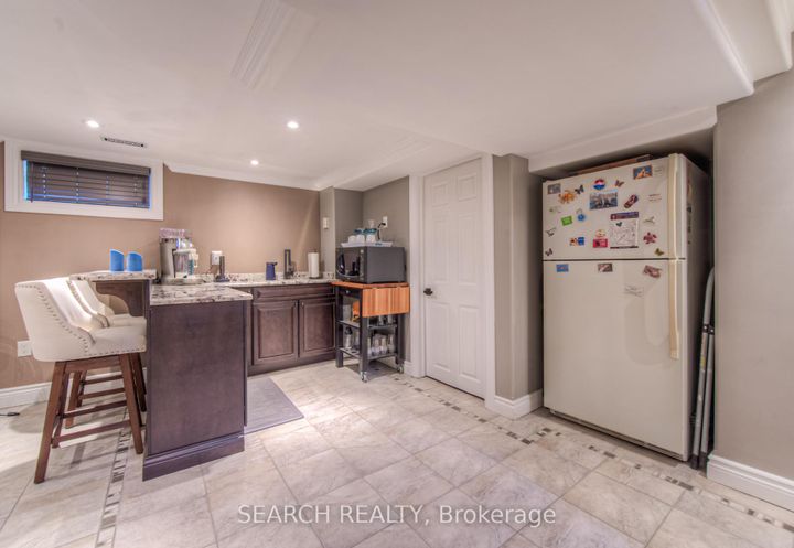 Photo 25 at 3 Kenwood Crescent, Huntington, Hamilton