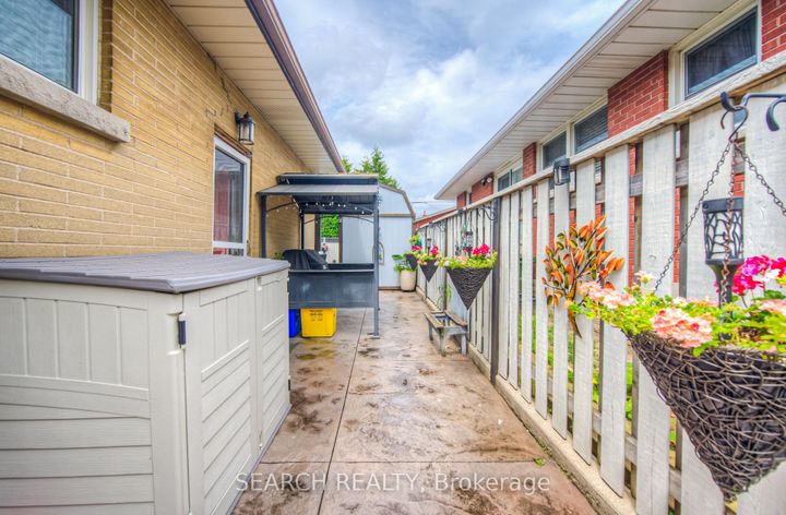 Photo 46 at 3 Kenwood Crescent, Huntington, Hamilton