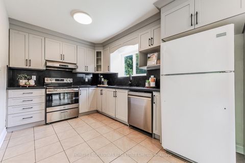 Photo 10 at 3 Lightwood Drive, Beaumonde Heights, Toronto