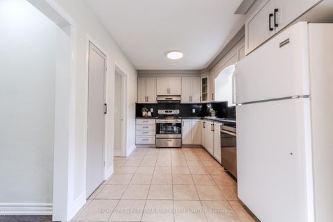 Photo 12 at 3 Lightwood Drive, Beaumonde Heights, Toronto