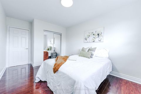 Photo 18 at 3 Lightwood Drive, Beaumonde Heights, Toronto
