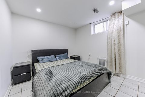 Photo 28 at 3 Lightwood Drive, Beaumonde Heights, Toronto