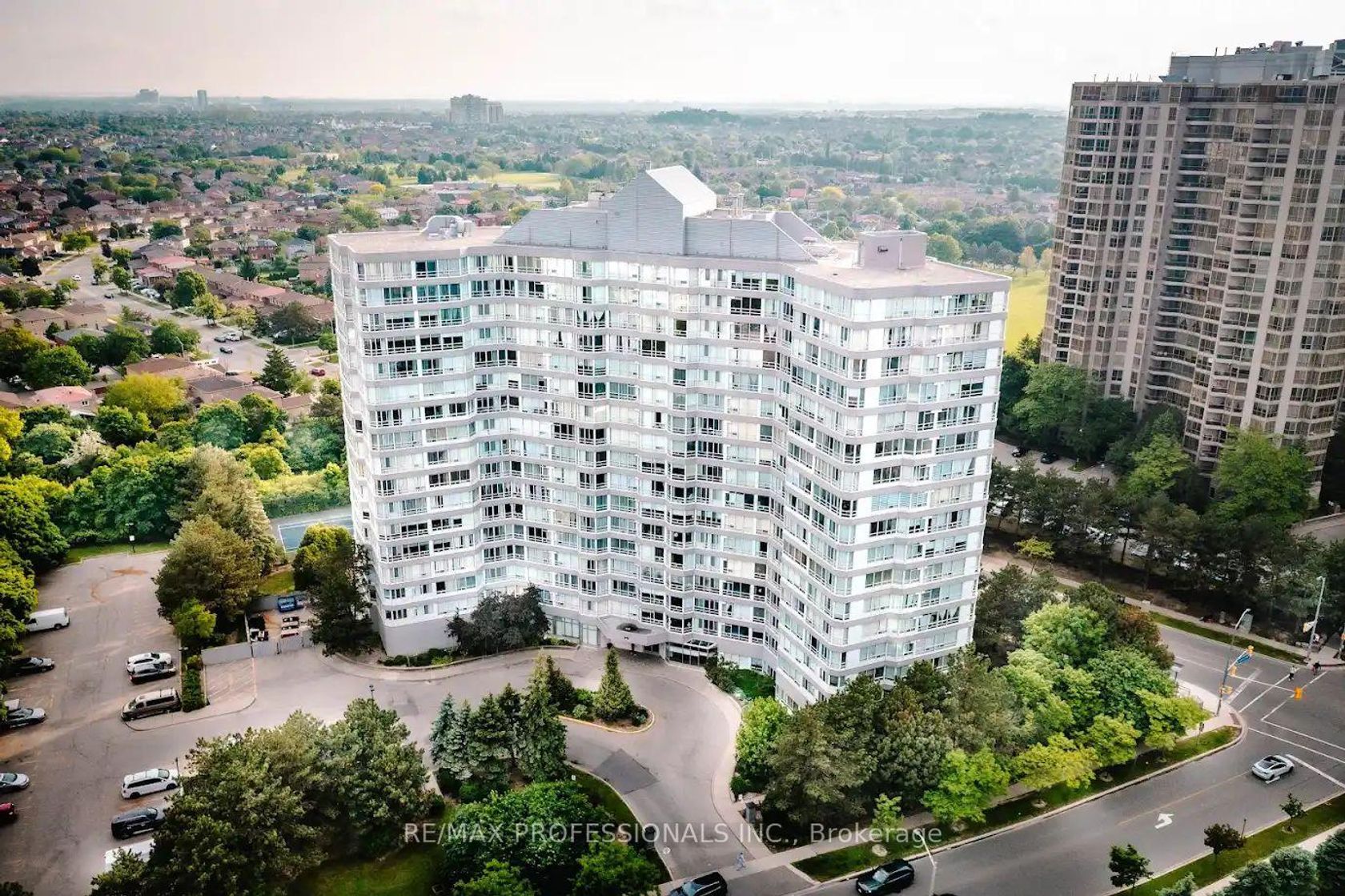 1502 - 50 Kingsbridge Garden Circle, Hurontario, Mississauga by Loree Meneguzzi Real Estate 1502 - 50 Kingsbridge Garden Circle, Hurontario, Mississauga