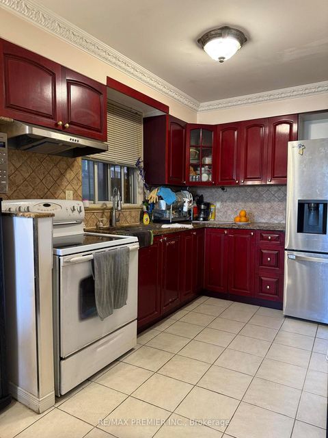 Photo 3 at 37 Dee Avenue, Pelmo Park W4, Toronto