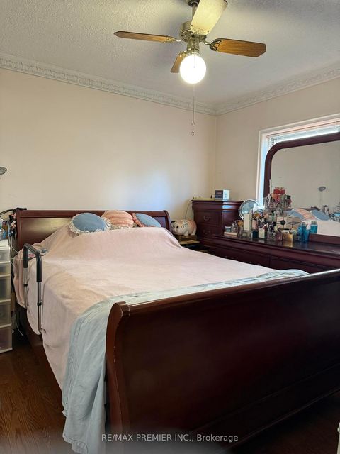 Photo 5 at 37 Dee Avenue, Pelmo Park W4, Toronto