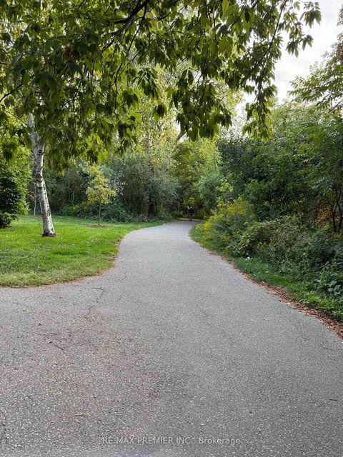 Photo 10 at 37 Dee Avenue, Pelmo Park W4, Toronto