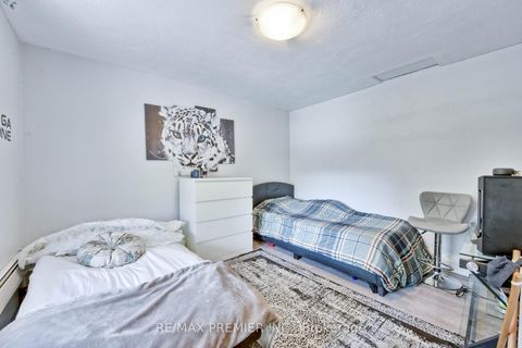 Photo 4 at 1 Edgebrook Drive, Beaumonde Heights, Toronto