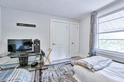 Photo 5 at 1 Edgebrook Drive, Beaumonde Heights, Toronto