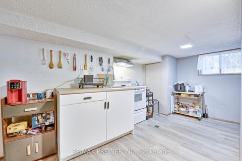 Photo 11 at 1 Edgebrook Drive, Beaumonde Heights, Toronto