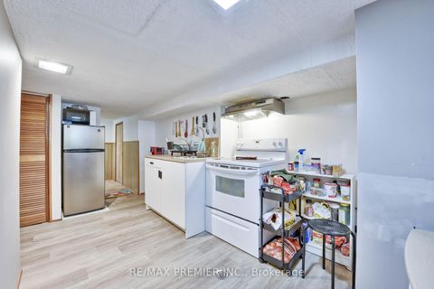 Photo 12 at 1 Edgebrook Drive, Beaumonde Heights, Toronto