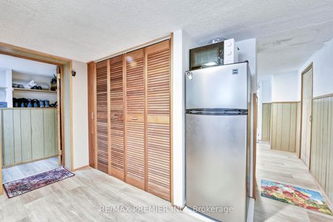 Photo 14 at 1 Edgebrook Drive, Beaumonde Heights, Toronto