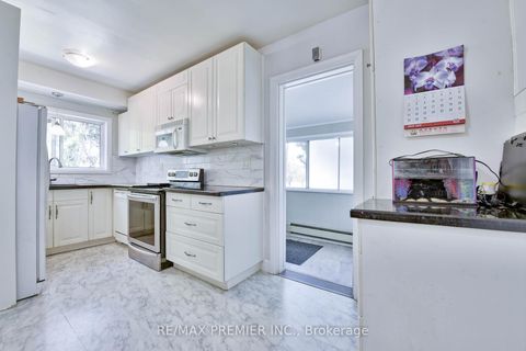 Photo 16 at 1 Edgebrook Drive, Beaumonde Heights, Toronto