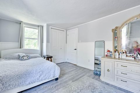 Photo 36 at 1 Edgebrook Drive, Beaumonde Heights, Toronto