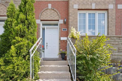 Photo 2 at 665D Scarlett Road, Humber Heights, Toronto