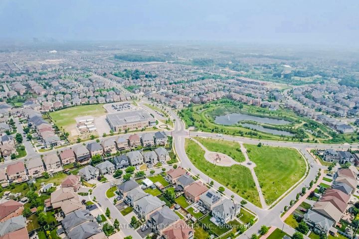 Photo 4 at 4 Agincourt Circle, Credit Valley, Brampton
