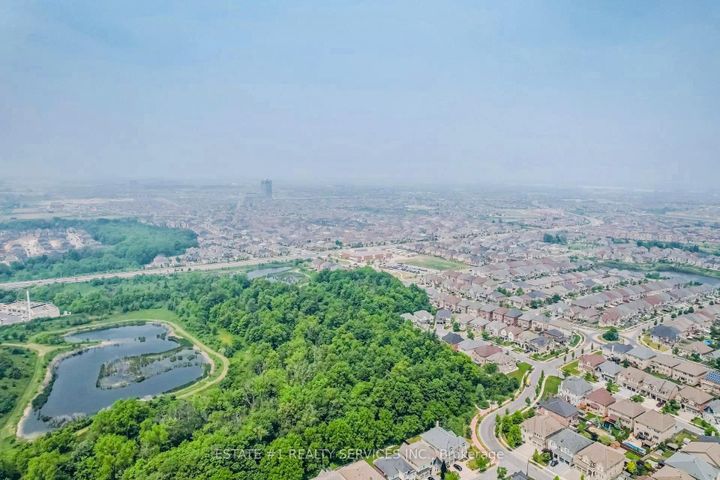 Photo 5 at 4 Agincourt Circle, Credit Valley, Brampton