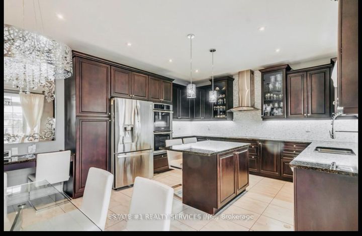 Photo 15 at 4 Agincourt Circle, Credit Valley, Brampton
