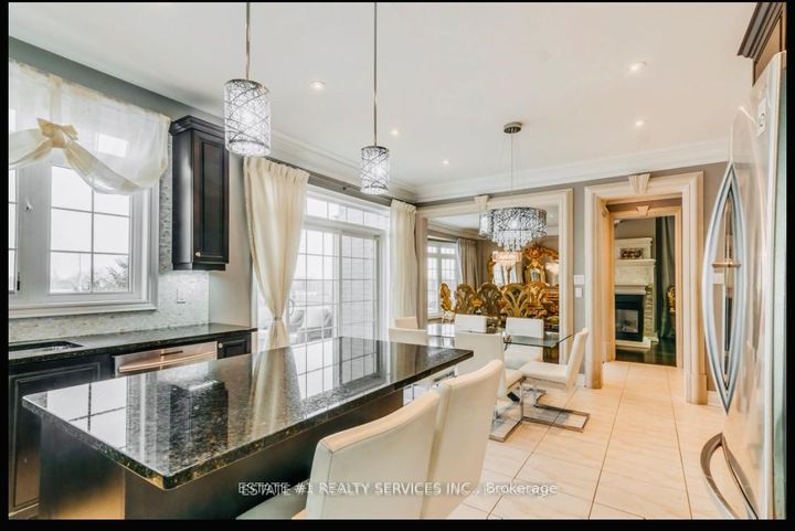 Photo 16 at 4 Agincourt Circle, Credit Valley, Brampton