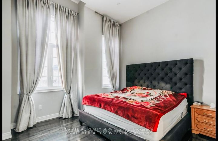 Photo 24 at 4 Agincourt Circle, Credit Valley, Brampton
