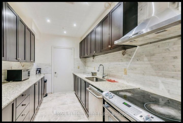 Photo 31 at 4 Agincourt Circle, Credit Valley, Brampton