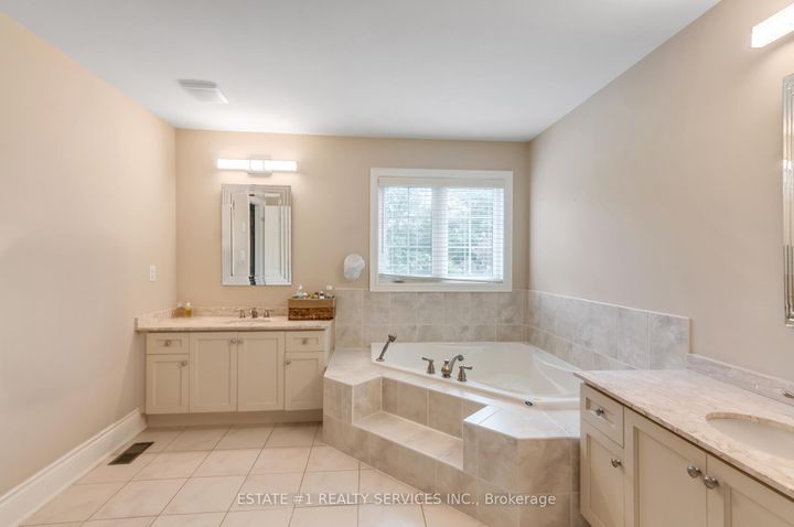 Photo 36 at 4 Agincourt Circle, Credit Valley, Brampton