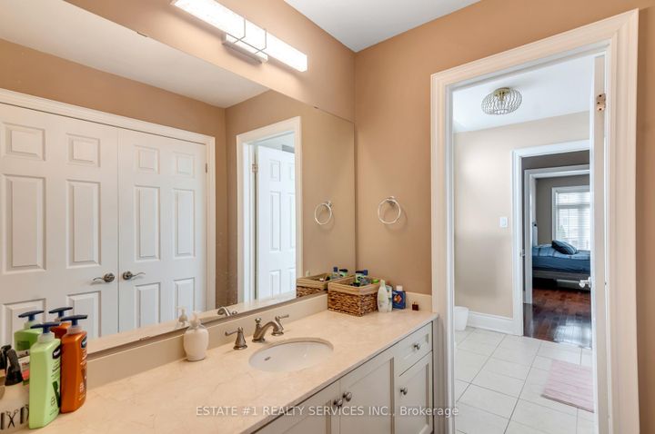 Photo 37 at 4 Agincourt Circle, Credit Valley, Brampton