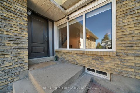Photo 2 at 15 Coach Liteway, Branson, Toronto