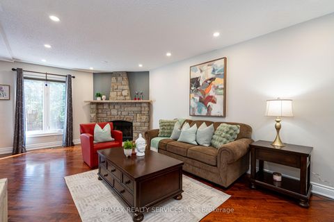 Photo 11 at 1160 Mccraney Street E, CP College Park, Oakville