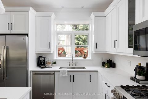 Photo 10 at 24 Parkview Heights, Cliffside, Toronto