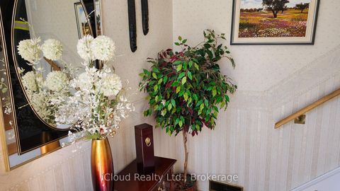 Photo 3 at 214 Fairglen Avenue, L'Amoreaux, Toronto