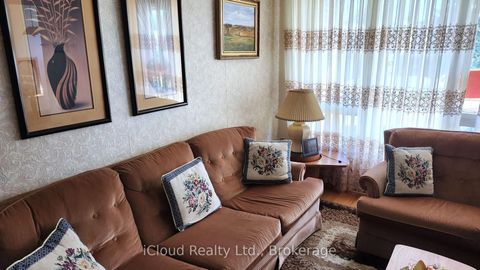 Photo 5 at 214 Fairglen Avenue, L'Amoreaux, Toronto