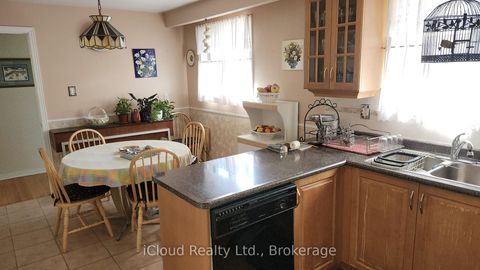 Photo 9 at 214 Fairglen Avenue, L'Amoreaux, Toronto