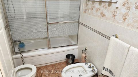 Photo 13 at 214 Fairglen Avenue, L'Amoreaux, Toronto