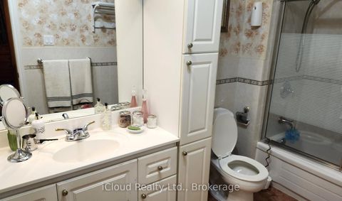 Photo 14 at 214 Fairglen Avenue, L'Amoreaux, Toronto